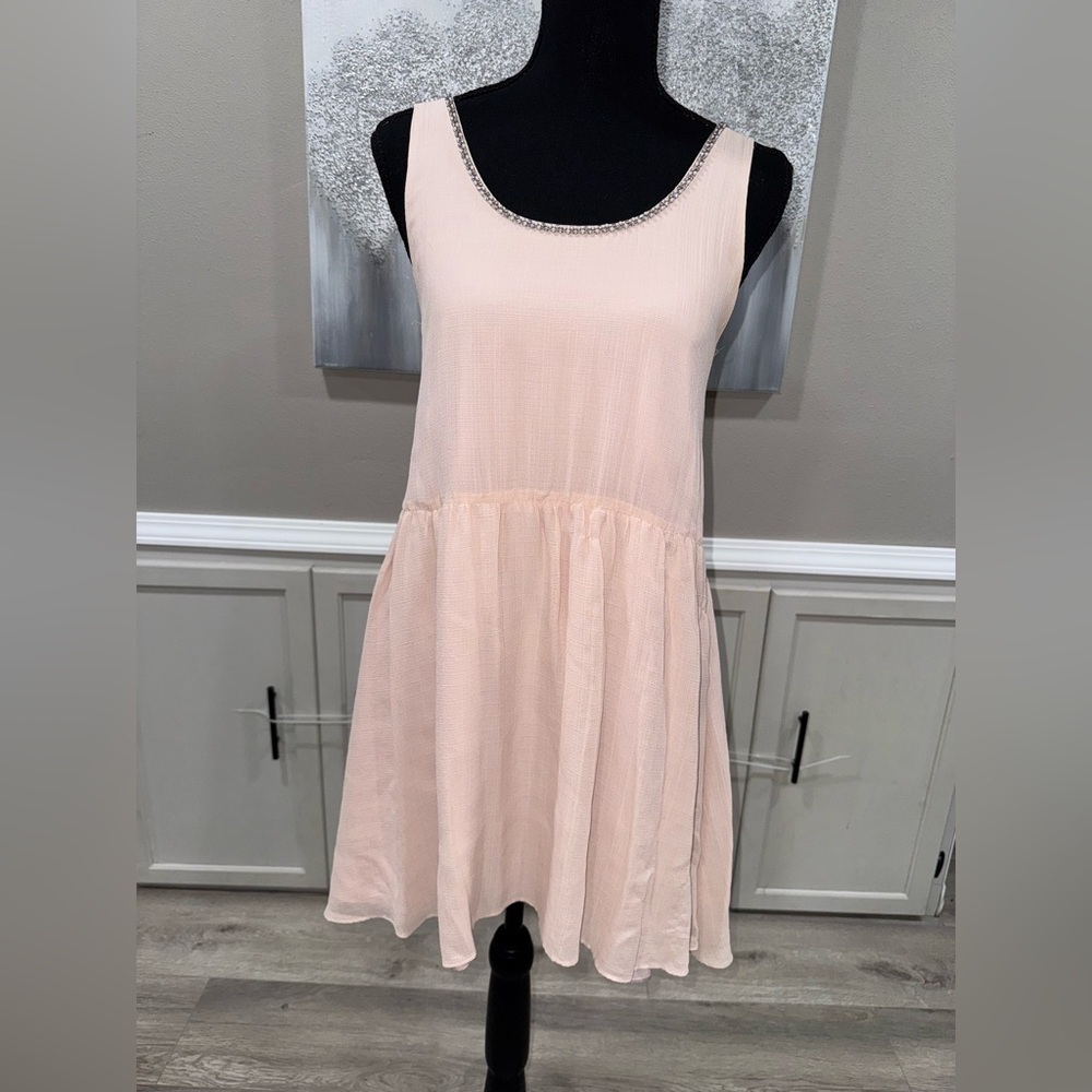 Alice & Olivia Dusty Pink Sequin Neckline Dress
C205513634 - Picture 5 of 10
